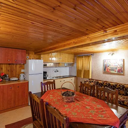 4 εποχεσ Κάτω Τρίκαλα Κορινθίας