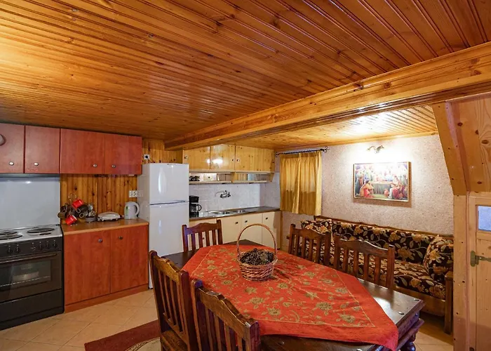 4 εποχεσ Κάτω Τρίκαλα Κορινθίας